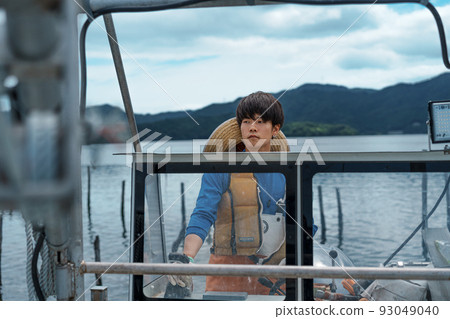 A young fisherman responsible for the future of the fishery industry in Ishinomaki City, Miyagi Prefecture 93049040