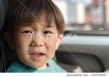 A child in a child seat in the passenger seat 93050045