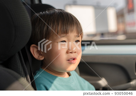 A child in a child seat in the passenger seat 93050046