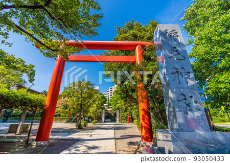 日本 8 月/夏季的川崎城市景觀。綠樹成蔭的川崎稻毛神社 日本 8 月/夏季的川崎城市景觀。綠樹成蔭的川崎稻毛神社 93050433