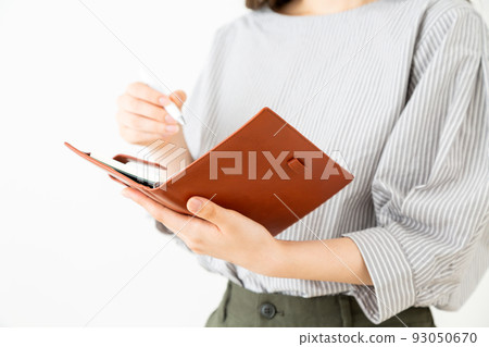 Young businesswoman with notebook 93050670