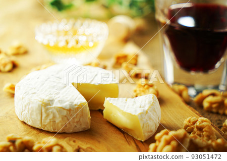Camembert cheese cut and red wine 93051472