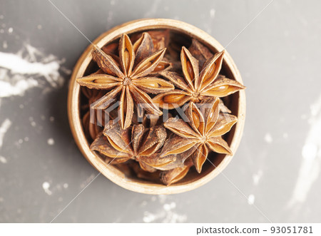 Anise in a wooden box Dried star anise spice fruits Anise in a wooden box Dried star anise spice fruits 93051781