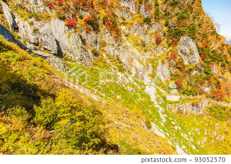 View from Tateyama Ropeway on the Tateyama Kurobe Alpine Route in Autumn 93052570