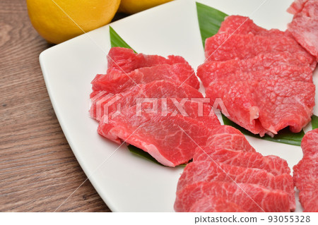 一套國產牛肉,生肉和烤肉用肉,以及烤肉的各個部分。部分細節未知。 一套國產牛肉,生肉和烤肉用肉,以及烤肉的各個部分。部分細節未知。 93055328