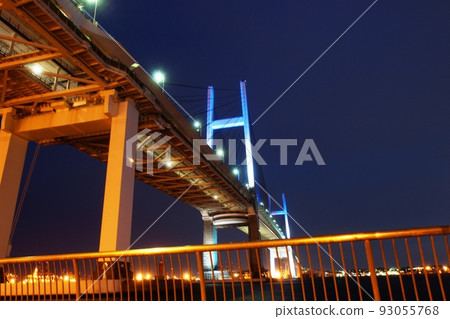橫濱港的夜間海灣大橋 橫濱港的夜間海灣大橋 93055768