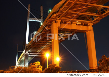 橫濱港的夜間海灣大橋 橫濱港的夜間海灣大橋 93055769