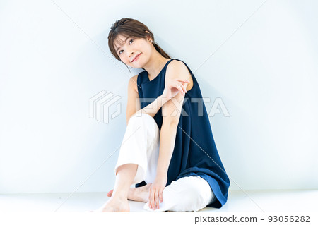 Sleeveless young woman Sleeveless young woman 93056282
