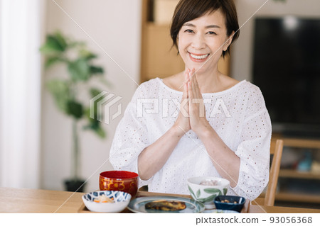 Middle Japanese woman having a meal Middle Japanese woman having a meal 93056368