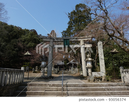 由當地人保護的古樸神社[旭山神社] 93056374
