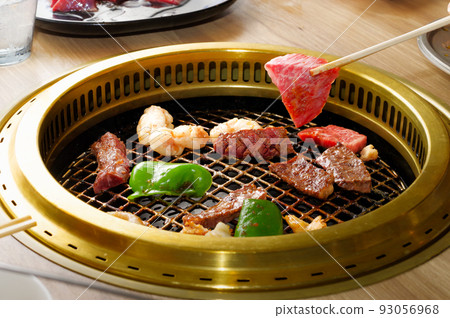 Full of nutrition! Grilled meat with a sense of sizzle 93056968