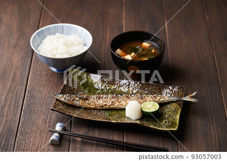 Salt-grilled saury Salt-grilled saury 93057003
