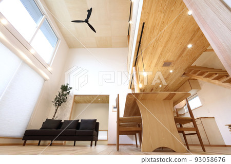 時尚的客廳餐廳廚房形象 時尚的客廳餐廳廚房形象 93058676