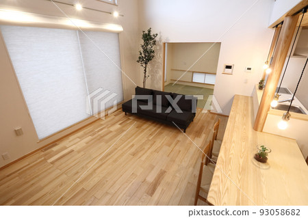 時尚的客廳餐廳廚房形象 時尚的客廳餐廳廚房形象 93058682