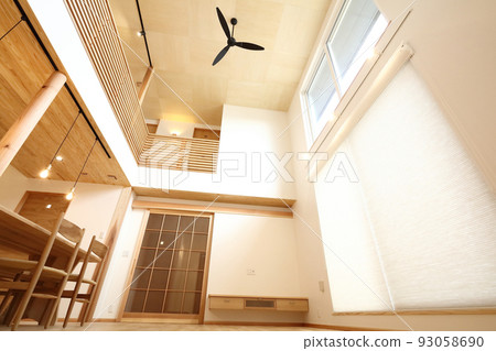 Stylish living dining kitchen image 93058690