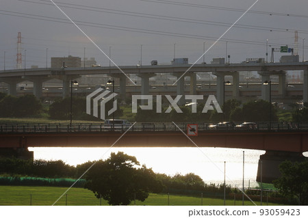 Shining river, Arakawa evening view, Nishiarai Bridge and Metropolitan Expressway [Adachi Ward, Tokyo] 93059423