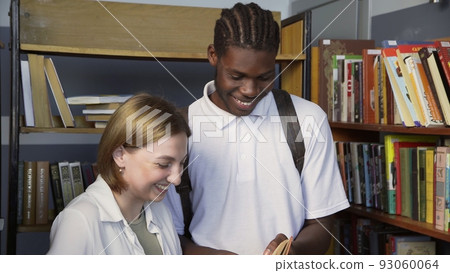 4K. An African-American man and a girl communicate in the library 93060064