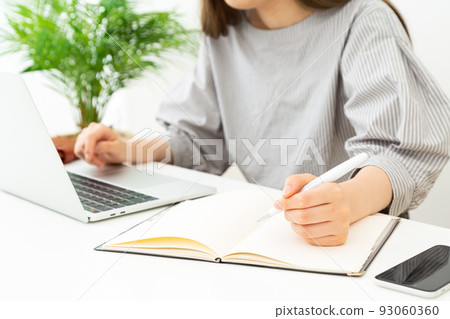 Young female businesswoman working on laptop Young female businesswoman working on laptop 93060360