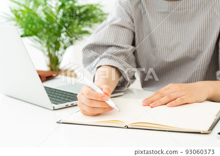 Young female businesswoman working on laptop 93060373