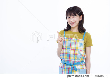 Housewife in her thirties pointing Housewife in her thirties pointing 93060892
