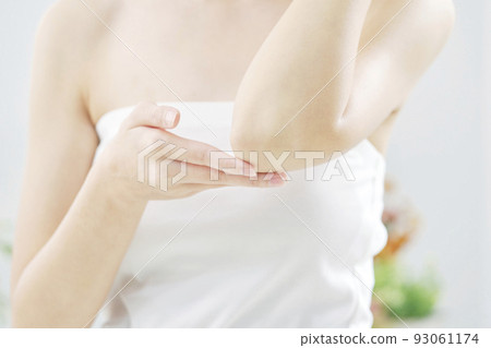 A woman taking care of her elbow faceless 93061174