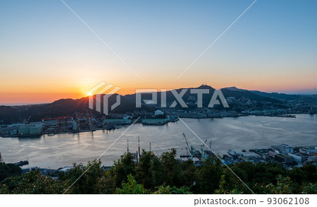 The night view from Mt. Nabekanmuri in Nagasaki, which has been selected as one of the world's top three night views The night view from Mt. Nabekanmuri in Nagasaki, which has been selected as one of the world's top three night views 93062108