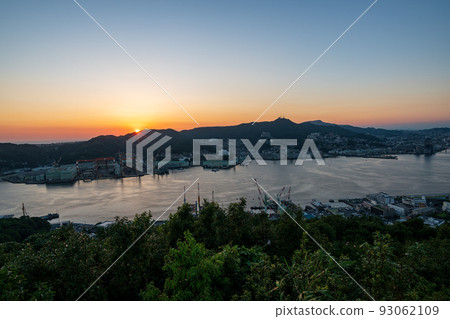 The night view from Mt. Nabekanmuri in Nagasaki, which has been selected as one of the world's top three night views The night view from Mt. Nabekanmuri in Nagasaki, which has been selected as one of the world's top three night views 93062109