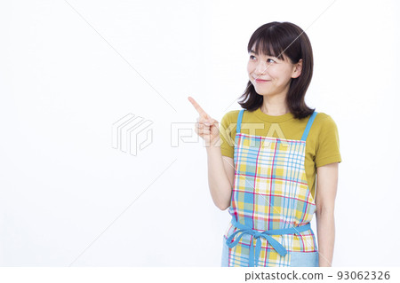 三十多歲的家庭主婦指著 93062326