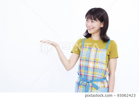 Housewife in her thirties who is introducing 93062423
