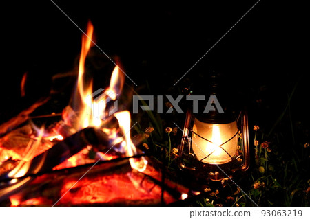 篝火和燈籠燈 93063219