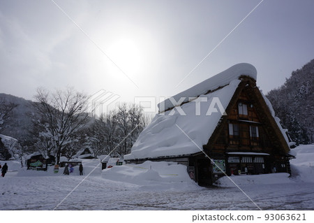 岐阜縣世界文化遺產白川鄉合掌村冬季雪景 岐阜縣世界文化遺產白川鄉合掌村冬季雪景 93063621