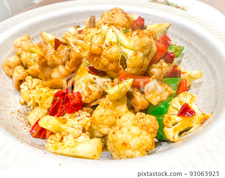 Chinese Silk Road dish, dried pot rape (cauliflower grilled in an iron pot) Chinese Silk Road dish, dried pot rape (cauliflower grilled in an iron pot) 93063925