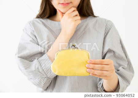 帶錢包的年輕女子 帶錢包的年輕女子 93064052