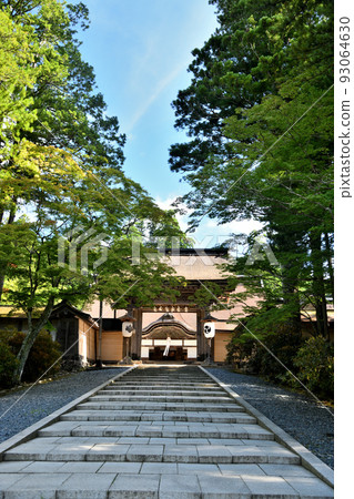 Koyasan Sohonzan Kongobu-ji Temple (main gate) [Koya Town, Wakayama Prefecture] 93064630