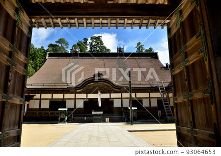 Koyasan Sohonzan Kongobu-ji Temple (main gate/main entrance) [Koya Town, Wakayama Prefecture] 93064653