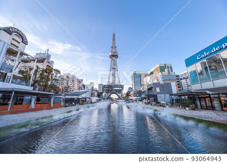 Hiroba Mizube looking at MIRAI TOWER in front 93064943