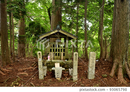 摩尼山山頂的“如意輪觀音”[和歌山縣高野町] 93065798