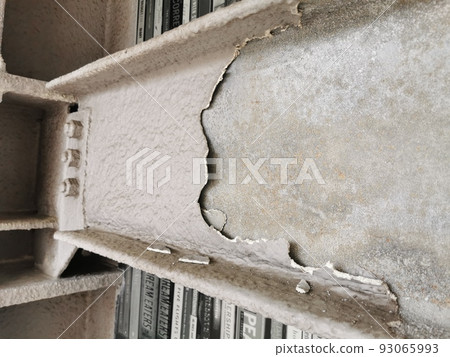 Fire resistant coating peeling 93065993