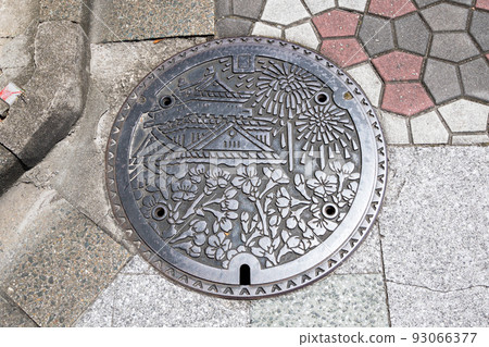 [Manhole] A manhole cover with a sense of history 93066377