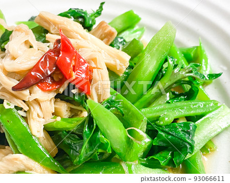 Chinese home-cooking, stir-fried purple horn leaf gold needle 菇 Chinese home-cooking, stir-fried purple horn leaf gold needle 菇 93066611