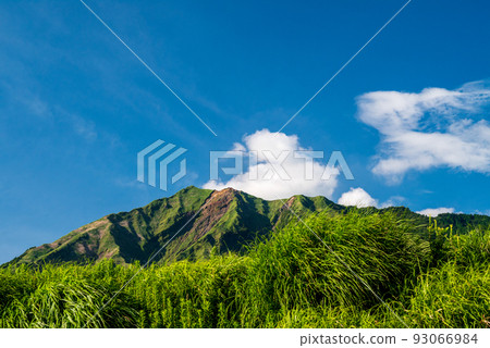 Blue sky and white clouds Scenery of Gogaku in Aso 93066984