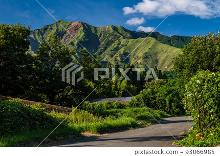 Blue sky and white clouds Scenery of Gogaku in Aso 93066985