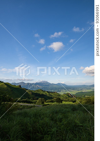Blue sky and white clouds Scenery of Gogaku in Aso 93066991