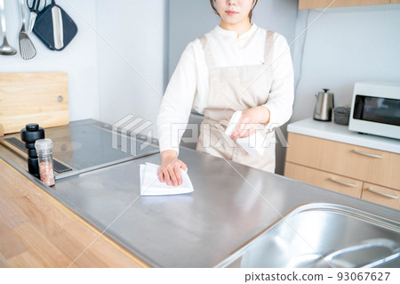 Housework agent, housekeeper, woman, kitchen Housework agent, housekeeper, woman, kitchen 93067627