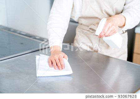 Housework agent, housekeeper, woman, kitchen Housework agent, housekeeper, woman, kitchen 93067628