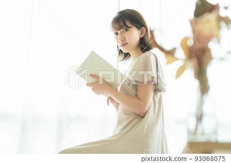 woman reading woman reading 93068075