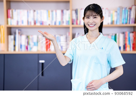 指導的女護士 93068592