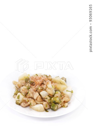 炒秋葵山藥日式小菜 明亮的背景 炒秋葵山藥日式小菜 明亮的背景 93069165