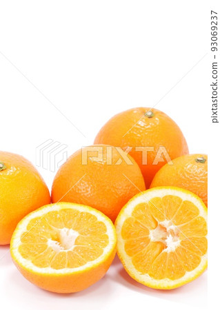 Iyokan, Miyauchi, Ehime prefecture, citrus, cut, cross-section, bright background Iyokan, Miyauchi, Ehime prefecture, citrus, cut, cross-section, bright background 93069237