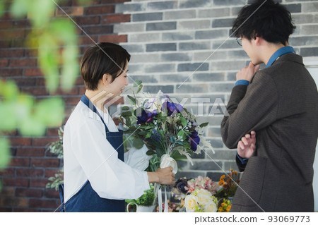 Flower shop customer service male 93069773